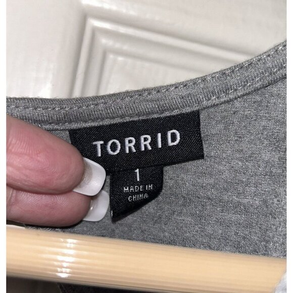 Torrid Grey Cold Shoulder Ruffle Casual Shift Dress Women’s size 1 - Picture 7 of 9